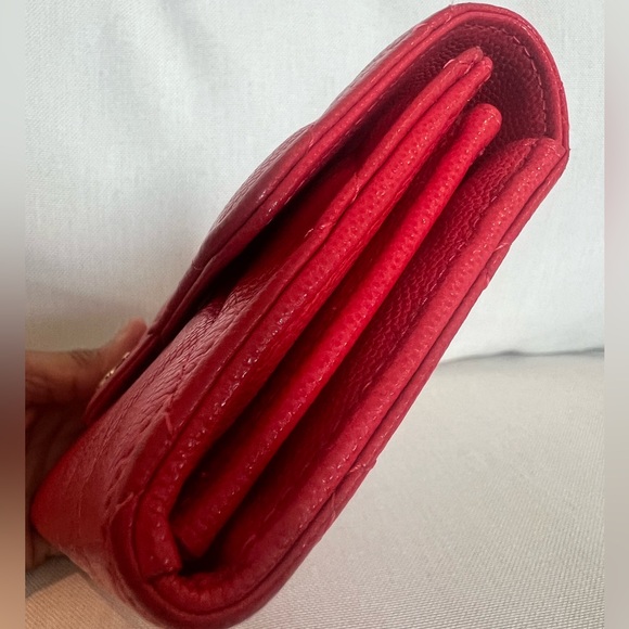 🛑 S O L D 🛑 Chanel Quilted Large Gusset Flap Wallet in Caviar Red (GIFTABLE) - Picture 4 of 9